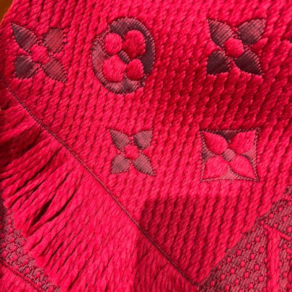 Louis Vuitton Luxury LV Logo and Flowers Red Unisex Scarf - Picture 2 of 5